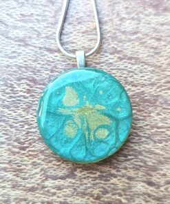 Chic Resin Pendant Gift Set for a Fashionable Trendsetter Friend B